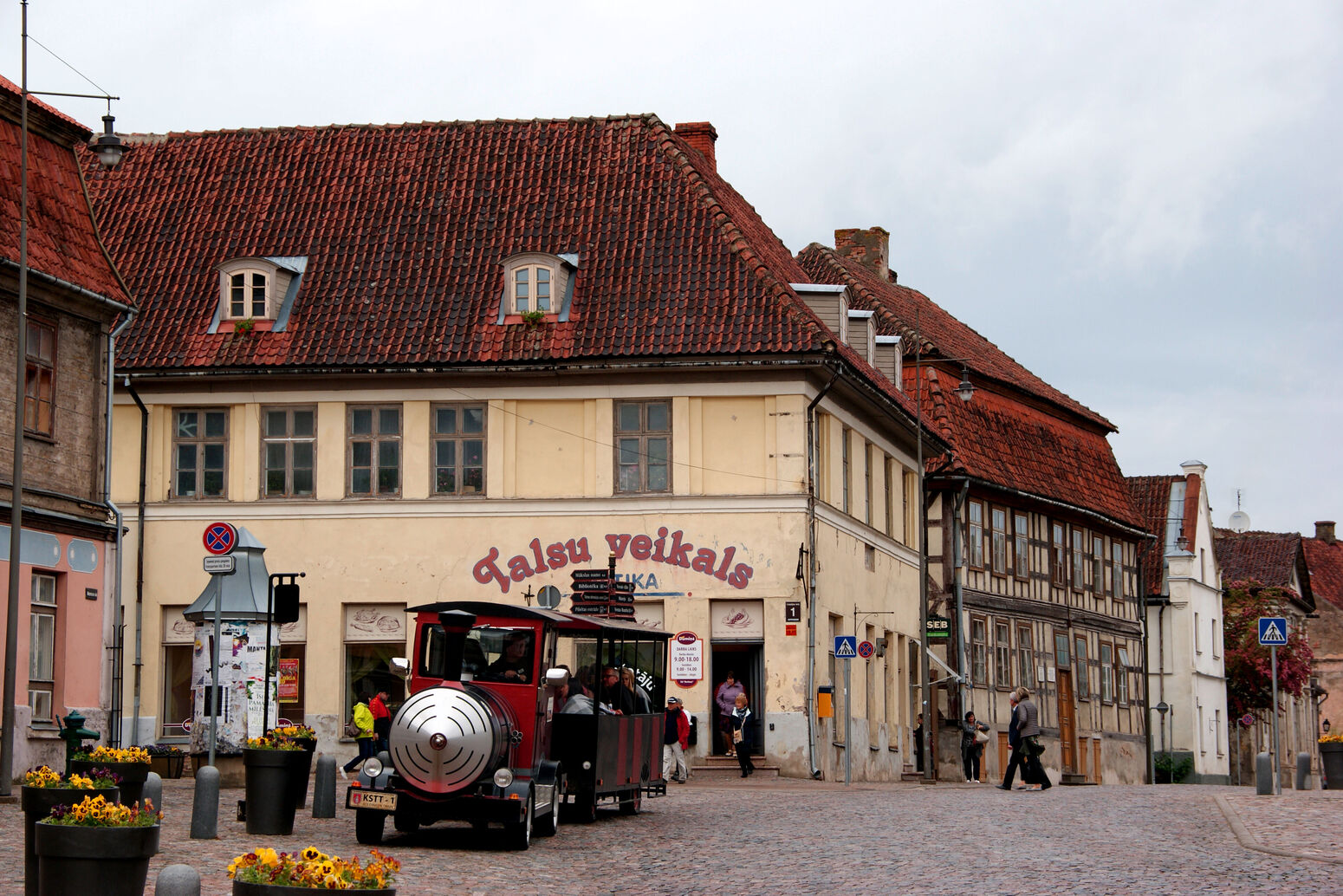 Mare Baltikum Reisen, Christine Salten, Andres Vainumäe, Individualreisen, Gruppenreisen, PKW-Rundreisen, Fahrradtouren, Naturbeobachtung, Vogelbeobachtung, Wanderreisen, Baltikum, Estland, Lettland, Litauen, Polen, Skandinavien, Schweden, Stockholm, Russland, St. Petersburg, Tallinn, Winterreisen, Finnland, Riga, Helsinki, Vilnius, Stockholm, Städtereise, Ostseekurzreisen, Norwegen, Hurtigruten, Oslo, Bergen, Ostseeurlaub, Kurische Nehrung, Memel, Klaipeda, Aktivreisen, Spezialveranstalter, Baltikum, Kaliningrader Gebiet, Königsberg, Strandurlaub, Ostseefähren, Kreuzfahrten Ostsee, Mare Baltikum, Tagesausflüge, Moorwanderung, Lappland, Skigebiet Ylläs, Flughafen Kittilä