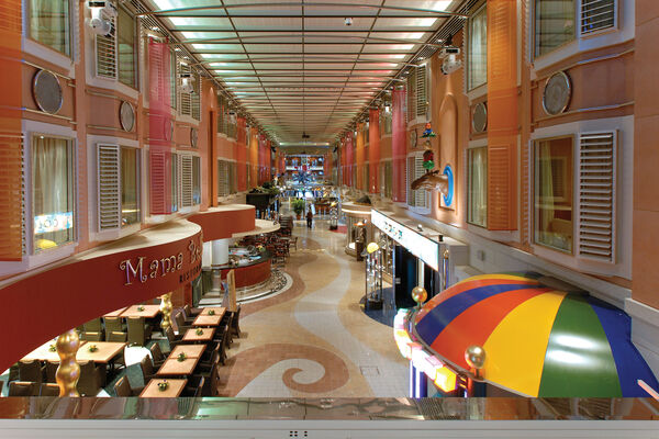 Color Magic, Promenade, interior