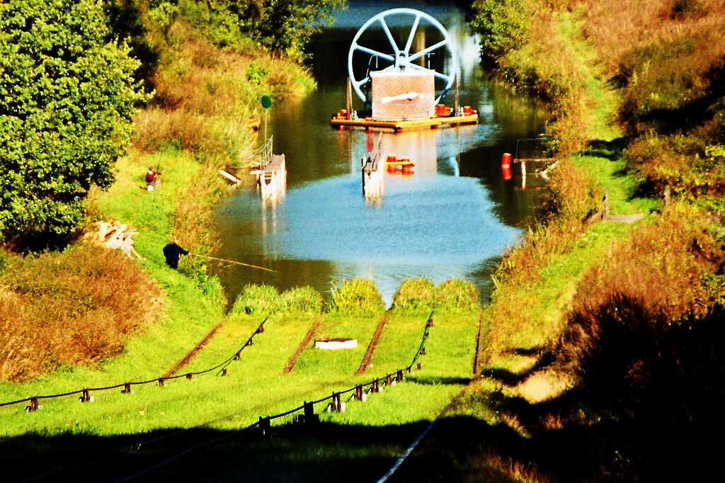 Mare Baltikum Reisen, Christine Salten, Andres Vainumäe, Individualreisen, Gruppenreisen, PKW-Rundreisen, Fahrradtouren, Naturbeobachtung, Vogelbeobachtung, Wanderreisen, Baltikum, Estland, Lettland, Litauen, Polen, Skandinavien, Schweden, Stockholm, Russland, St. Petersburg, Tallinn, Winterreisen, Finnland, Riga, Helsinki, Vilnius, Stockholm, Städtereise, Ostseekurzreisen, Norwegen, Hurtigruten, Oslo, Bergen, Ostseeurlaub, Kurische Nehrung, Memel, Klaipeda, Aktivreisen, Spezialveranstalter, Baltikum, Kaliningrader Gebiet, Königsberg, Strandurlaub, Ostseefähren, Kreuzfahrten Ostsee, Mare Baltikum, Tagesausflüge, Moorwanderung, Lappland, Skigebiet Ylläs, Flughafen Kittilä