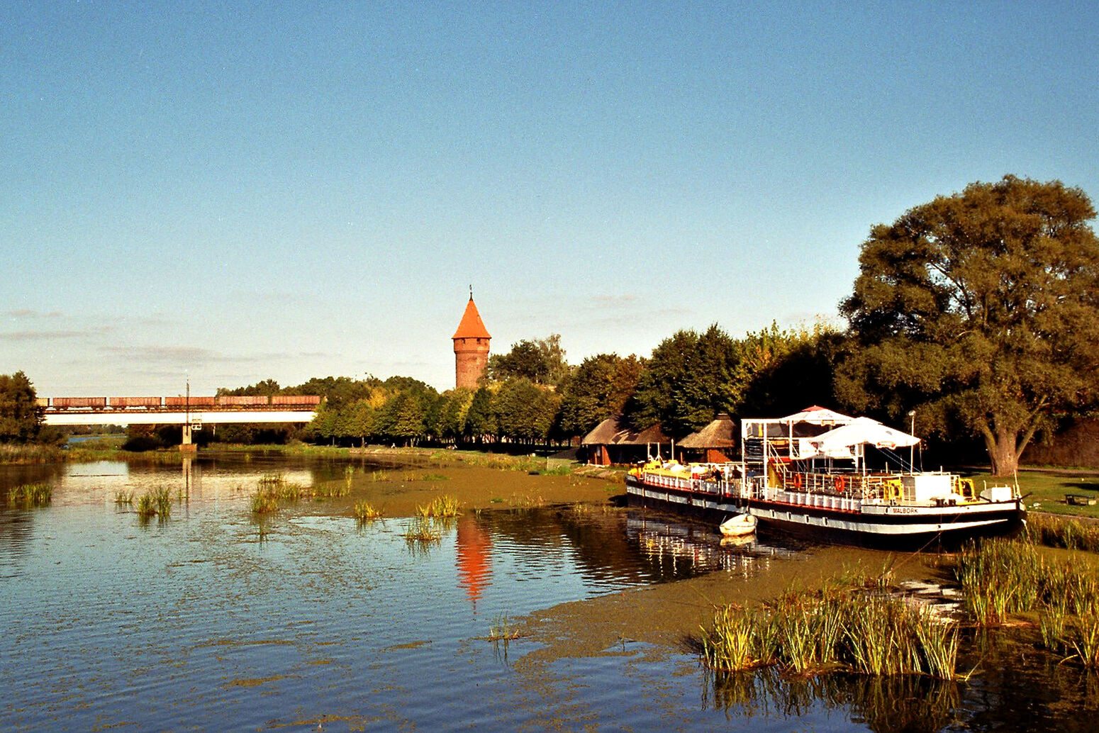 Mare Baltikum Reisen, Christine Salten, Andres Vainumäe, Individualreisen, Gruppenreisen, PKW-Rundreisen, Fahrradtouren, Naturbeobachtung, Vogelbeobachtung, Wanderreisen, Baltikum, Estland, Lettland, Litauen, Polen, Skandinavien, Schweden, Stockholm, Russland, St. Petersburg, Tallinn, Winterreisen, Finnland, Riga, Helsinki, Vilnius, Stockholm, Städtereise, Ostseekurzreisen, Norwegen, Hurtigruten, Oslo, Bergen, Ostseeurlaub, Kurische Nehrung, Memel, Klaipeda, Aktivreisen, Spezialveranstalter, Baltikum, Kaliningrader Gebiet, Königsberg, Strandurlaub, Ostseefähren, Kreuzfahrten Ostsee, Mare Baltikum, Tagesausflüge, Moorwanderung, Lappland, Skigebiet Ylläs, Flughafen Kittilä