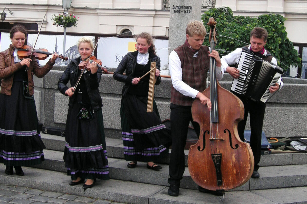 Mare Baltikum Reisen, Christine Salten, Andres Vainumäe, Individualreisen, Gruppenreisen, PKW-Rundreisen, Fahrradtouren, Naturbeobachtung, Vogelbeobachtung, Wanderreisen, Baltikum, Estland, Lettland, Litauen, Polen, Skandinavien, Schweden, Stockholm, Russland, St. Petersburg, Tallinn, Winterreisen, Finnland, Riga, Helsinki, Vilnius, Städtereise, Ostseekurzreisen, Norwegen, Hurtigruten, Oslo, Bergen, Ostseeurlaub, Kurische Nehrung, Memel, Klaipeda, Aktivreisen, Spezialveranstalter, Kaliningrader Gebiet, Königsberg, Strandurlaub, Ostseefähren, Kreuzfahrten Ostsee, Mare Baltikum, Tagesausflüge, Moorwanderung, Lappland, Skigebiet Ylläs, Flughafen Kittilä