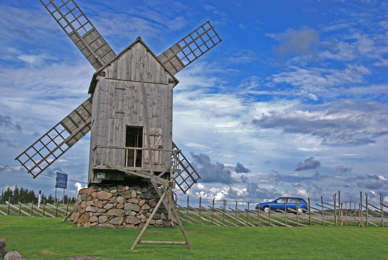 Mare Baltikum Reisen, Christine Salten, Andres Vainumäe, Individualreisen, Gruppenreisen, PKW-Rundreisen, Fahrradtouren, Naturbeobachtung, Vogelbeobachtung, Wanderreisen, Baltikum, Estland, Lettland, Litauen, Polen, Skandinavien, Schweden, Stockholm, Russland, St. Petersburg, Tallinn, Winterreisen, Finnland, Riga, Helsinki, Vilnius, Stockholm, Städtereise, Ostseekurzreisen, Norwegen, Hurtigruten, Oslo, Bergen, Ostseeurlaub, Kurische Nehrung, Memel, Klaipeda, Aktivreisen, Spezialveranstalter, Baltikum, Kaliningrader Gebiet, Königsberg, Strandurlaub, Ostseefähren, Kreuzfahrten Ostsee, Mare Baltikum, Tagesausflüge, Moorwanderung, Insel Saaremaaa, Kuressaare, Ordenburg Arensburg