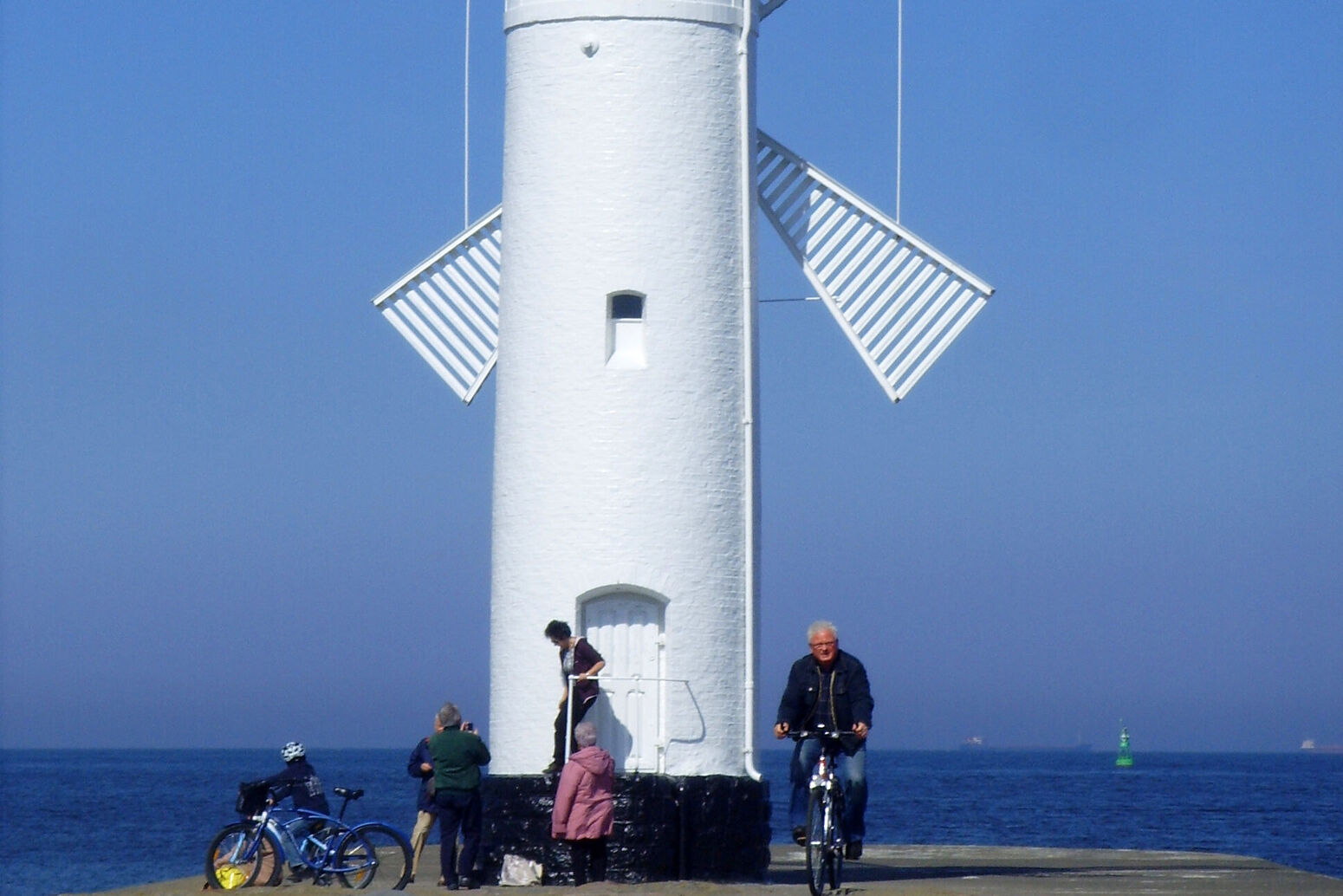 Mare Baltikum Reisen, Christine Salten, Andres Vainumäe, Individualreisen, Gruppenreisen, PKW-Rundreisen, Fahrradtouren, Naturbeobachtung, Vogelbeobachtung, Wanderreisen, Baltikum, Estland, Lettland, Litauen, Polen, Skandinavien, Schweden, Stockholm, Russland, St. Petersburg, Tallinn, Winterreisen, Finnland, Riga, Helsinki, Vilnius, Stockholm, Städtereise, Ostseekurzreisen, Norwegen, Hurtigruten, Oslo, Bergen, Ostseeurlaub, Kurische Nehrung, Memel, Klaipeda, Aktivreisen, Spezialveranstalter, Baltikum, Kaliningrader Gebiet, Königsberg, Strandurlaub, Ostseefähren, Kreuzfahrten Ostsee, Mare Baltikum, Tagesausflüge, Moorwanderung, Lappland, Skigebiet Ylläs, Flughafen Kittilä