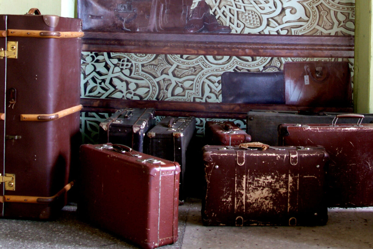 Baltikum-Koffer-Detail Mare Baltikum Reisen, Christine Salten, Andres Vainumäe, Individualreisen, Gruppenreisen, PKW-Rundreisen, Fahrradtouren, Naturbeobachtung, Vogelbeobachtung, Wanderreisen, Baltikum, Estland, Lettland, Litauen, Polen, Skandinavien, Schweden, Stockholm, Russland, St. Petersburg, Tallinn, Winterreisen, Finnland, Riga, Helsinki, Vilnius, Stockholm, Städtereise, Ostseekurzreisen, Norwegen, Hurtigruten, Oslo, Bergen, Ostseeurlaub, Kurische Nehrung, Memel, Klaipeda, Aktivreisen, Spezialveranstalter, Baltikum, Kaliningrader Gebiet, Königsberg, Strandurlaub, Ostseefähren, Kreuzfahrten Ostsee, Mare Baltikum, Tagesausflüge, Moorwanderung, Lappland, Skigebiet Ylläs, Flughafen Kittilä