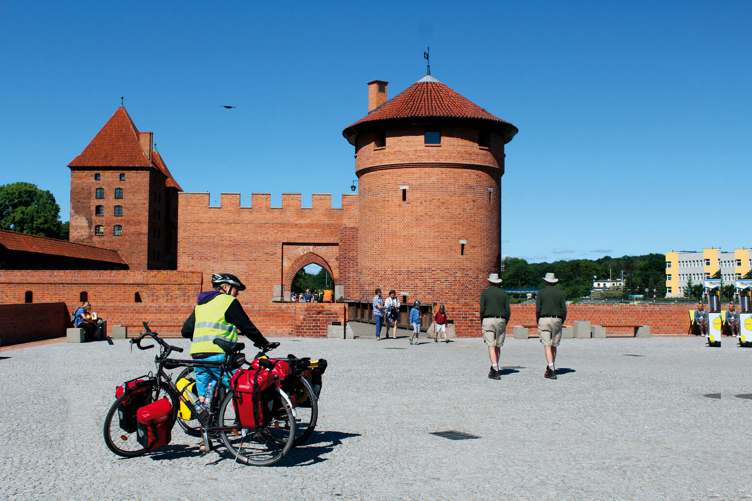 Mare Baltikum Reisen, Christine Salten, Andres Vainumäe, Individualreisen, Gruppenreisen, PKW-Rundreisen, Fahrradtouren, Naturbeobachtung, Vogelbeobachtung, Wanderreisen, Baltikum, Estland, Lettland, Litauen, Polen, Skandinavien, Schweden, Stockholm, Russland, St. Petersburg, Tallinn, Winterreisen, Finnland, Riga, Helsinki, Vilnius, Stockholm, Städtereise, Ostseekurzreisen, Norwegen, Hurtigruten, Oslo, Bergen, Ostseeurlaub, Kurische Nehrung, Memel, Klaipeda, Aktivreisen, Spezialveranstalter, Baltikum, Kaliningrader Gebiet, Königsberg, Strandurlaub, Ostseefähren, Kreuzfahrten Ostsee, Mare Baltikum, Tagesausflüge, Moorwanderung, Lappland, Skigebiet Ylläs, Flughafen Kittilä